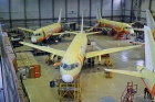 Самолеты SSJ100 в цеху окончательной сборки Комсомольского-на-Амуре филиала АО &laquo;Гражданские самолеты Сухого&raquo;, октябрь 2015 г. Фото: Олег Пантелеев