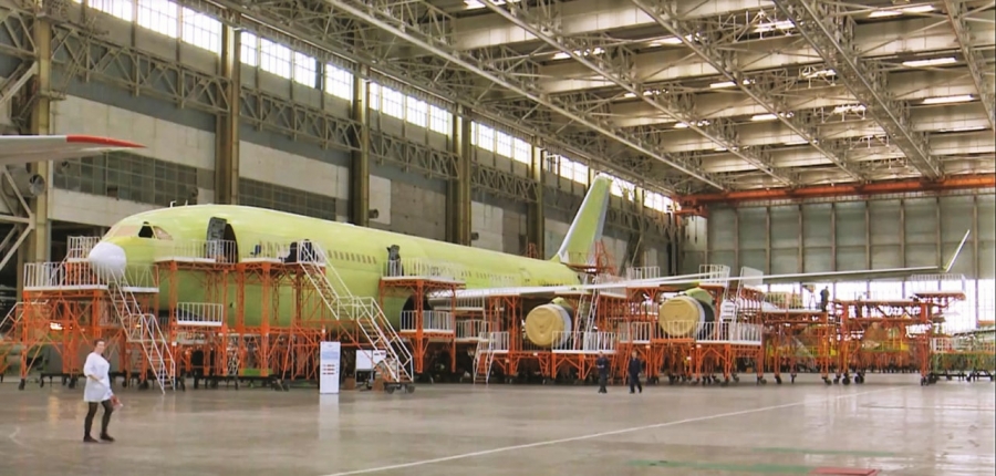 На кадре из апрельского репортажа &laquo;Вести Воронеж&raquo; &ndash; первый Ил-96-400М на окончательной сборке на ВАСО