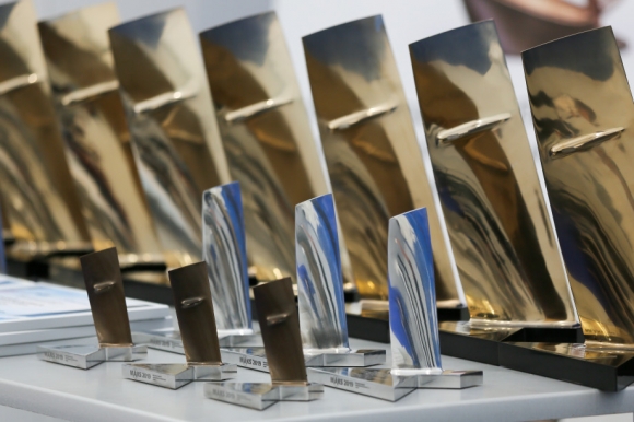 Участники авиасалона поборются за приз "Золотые крылья МАКС-2021"