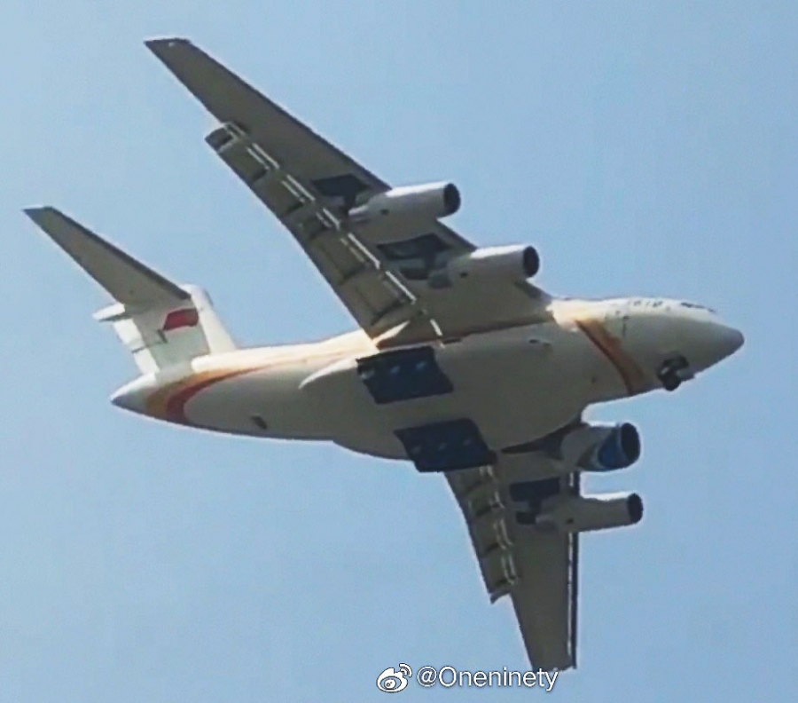 Опытный двигатель CJ-1000 под крылом летающей лаборатории на базе Y-20, март 2023 г.