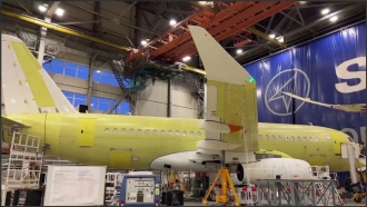 Первый опытный экземпляр SSJ-NEW (самолет №97001) на частотных испытаниях, которые он прошел в апреле&ndash;мае 2023 года (кадр из видеоролика ОАК)
