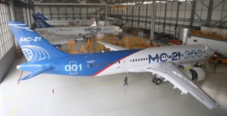 На фото: опытные самолеты МС-21 в ангаре ЛИиДБ ОКБ им. А.С. Яковлева корпорации &laquo;Иркут&raquo; в Жуковском, октябрь 2022 года. Фото Алексея Михеева / &laquo;Иркут&raquo; / ОАК