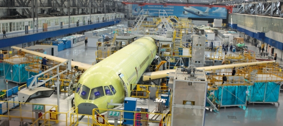 В 2019 г. на летные испытания поступило два очередных опытных экземпляра новейшего пассажирского лайнера МС-21-300 &ndash; третий и четвертый летные образцы. На снимке: четвертая летная машина на окончательной сборке в цеху Иркутского авиационного завода корпорации &laquo;Иркут&raquo;, февраль 2019 г. Фото: &laquo;Иркут&raquo;