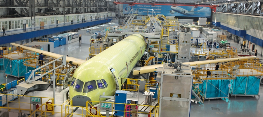 В 2019 г. на летные испытания поступило два очередных опытных экземпляра новейшего пассажирского лайнера МС-21-300 &ndash; третий и четвертый летные образцы. На снимке: четвертая летная машина на окончательной сборке в цеху Иркутского авиационного завода корпорации &laquo;Иркут&raquo;, февраль 2019 г. Фото: &laquo;Иркут&raquo;