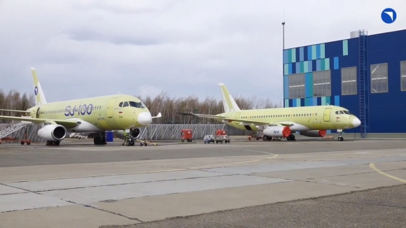 На кадре из ролика ОАК: опытные самолеты SJ-100 (97001 и 97003)