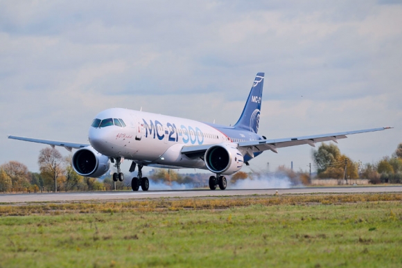 Первая посадка МС-21-300 на полосу ЛИИ им. М.М. Громова, 17 октября 2017 г. Фото: Алексей Михеев/&laquo;Иркут&raquo;