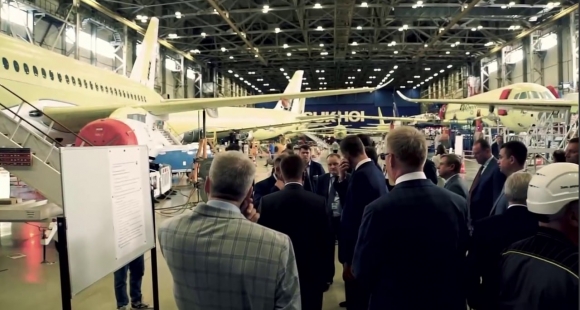 Опытные и первые серийные самолеты SSJ-NEW в ЦОС Производственного центра филиала &laquo;Региональные самолеты&raquo; корпорации &laquo;Иркут&raquo; в Комсомольске-на-Амуре, 6 июля 2023 г. Кадр из ролика ОАК