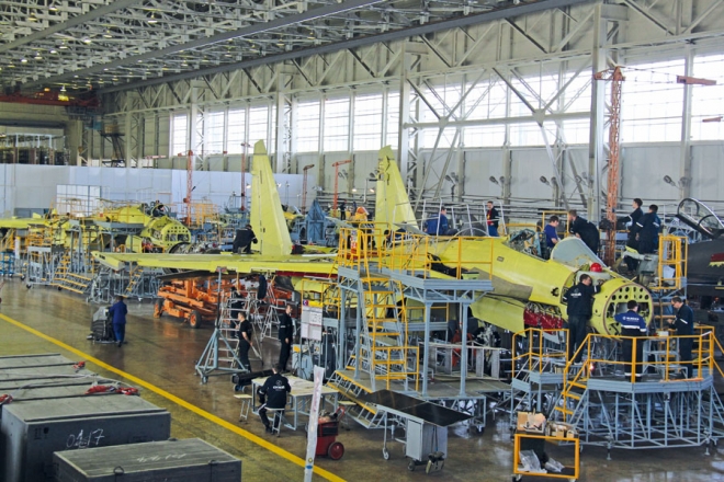 Истребители Су-35С в сборочном цеху Комсомольского-на-Амуре авиационного завода компании &laquo;Сухой&raquo;, июль 2015 г. Фото: Андрей Фомин