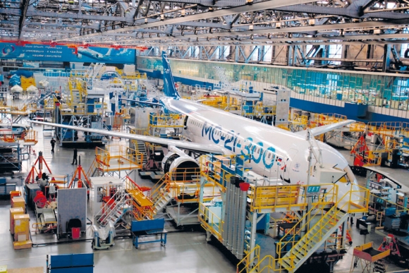Первый опытный экземпляр МС-21-300 в цехе окончательной сборки. Иркутск, декабрь 2016 г. Фото: &laquo;Иркут&raquo;