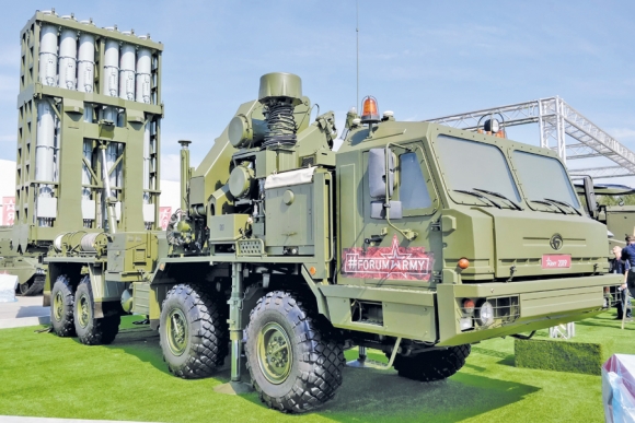 Новейшая зенитно-ракетная система С-350 &laquo;Витязь&raquo; публично дебютировала нынешним летом на форуме &laquo;Армия-2019&raquo;. Фото: Евгений Ерохин
