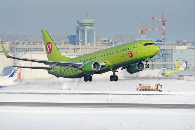 Авиакомпания &laquo;Глобус&raquo; группы S7, как и &laquo;Сибирь&raquo;, работающая под единым брендом S7 Airlines, в прошлом году нарастила объем пассажирских перевозок более чем на 50% благодаря расширению парка еще на шесть довольно &laquo;свежих&raquo; Boeing 737-800 выпуска 2013&ndash;2014 гг. Фото: Алексей Михеев