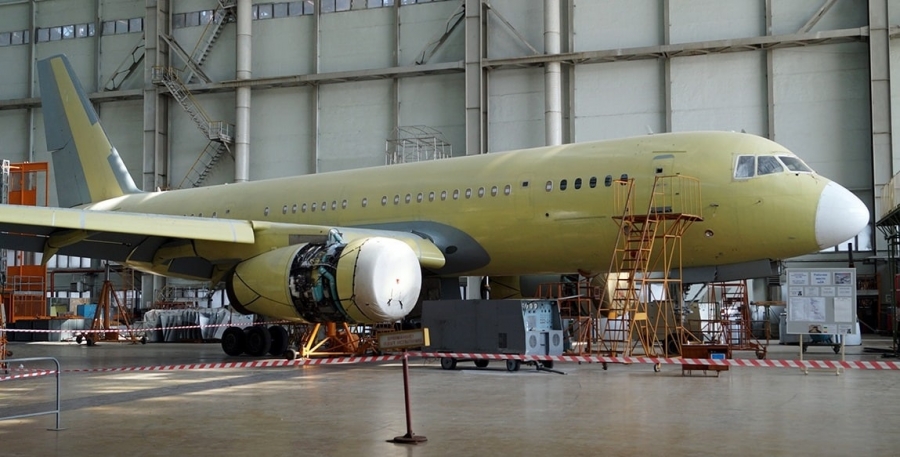 Ту-204-300 №64039 во время ремонта и переоборудования на &laquo;Авиастаре&raquo; в августе 2018 года. Фото: Михаил Лисовский