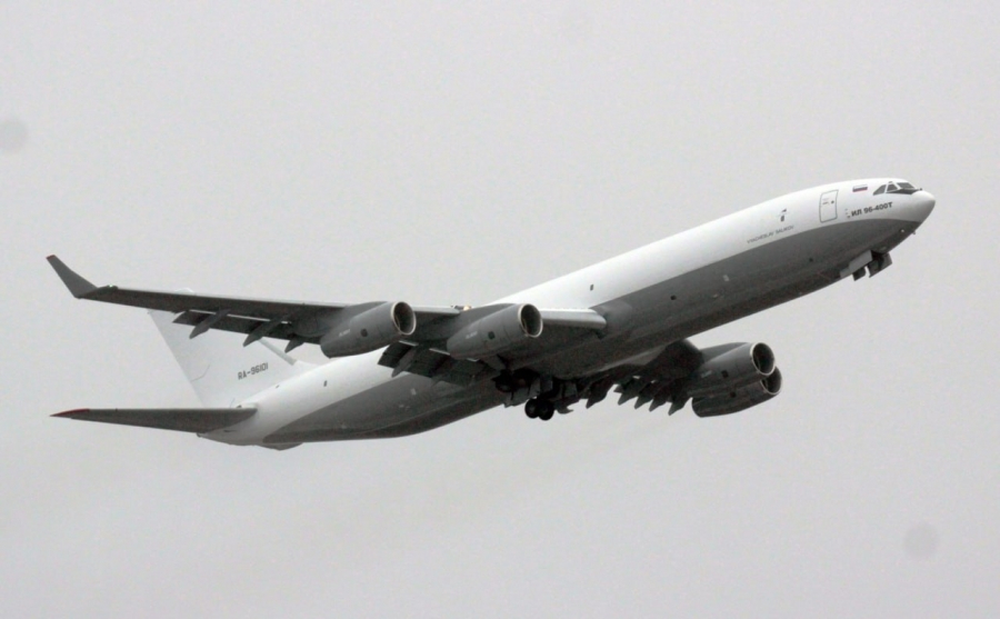 На фото Алексея Филатова: Ил-96-400Т (RA-96101) уходит в испытательный полет, 29 декабря 2024 года