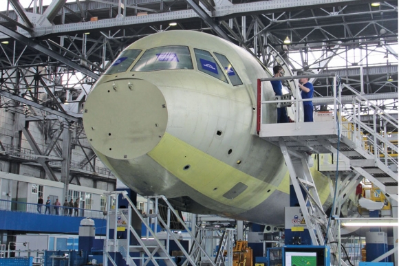 Фюзеляж второго опытного образца МС-21-300 на сборке на Иркутском авиационном заводе корпорации &laquo;Иркут&raquo;, июнь 2016 г. Фото: Андрей Фомин