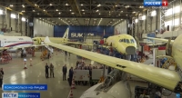 Первые самолеты SSJ-NEW в цехе окончательной сборки филиал &laquo;Региональные самолеты&raquo; корпорации &laquo;Иркут&raquo; в Комсомольске-на-Амуре, март 2023 г. Кадр из репортажа телепрограммы &laquo;Вести. Хабаровск&raquo;