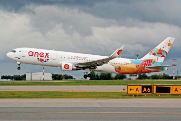 Boeing 767-300ER авиакомпании Azur Air в специальной &laquo;курортной&raquo; ливрее туроператора Anex Tour