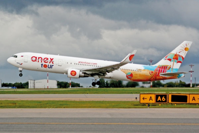 Boeing 767-300ER авиакомпании Azur Air в специальной &laquo;курортной&raquo; ливрее туроператора Anex Tour