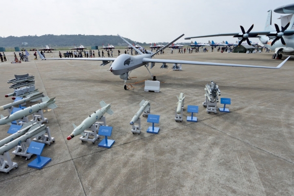 Дебютант Airshow China 2016&nbsp;&ndash; ударно-разведывательный беспилотный летательный аппарат Wing Loong II со взлетной массой 4,2 т &ndash; и внушительный арсенал его вооружения. Фото: Piotr Butowski